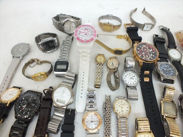 【01】腕時計多数まとめて 約80本4.5kg メーカーモデル様々 腕時計 中古 現状品 251013R2711_画像2