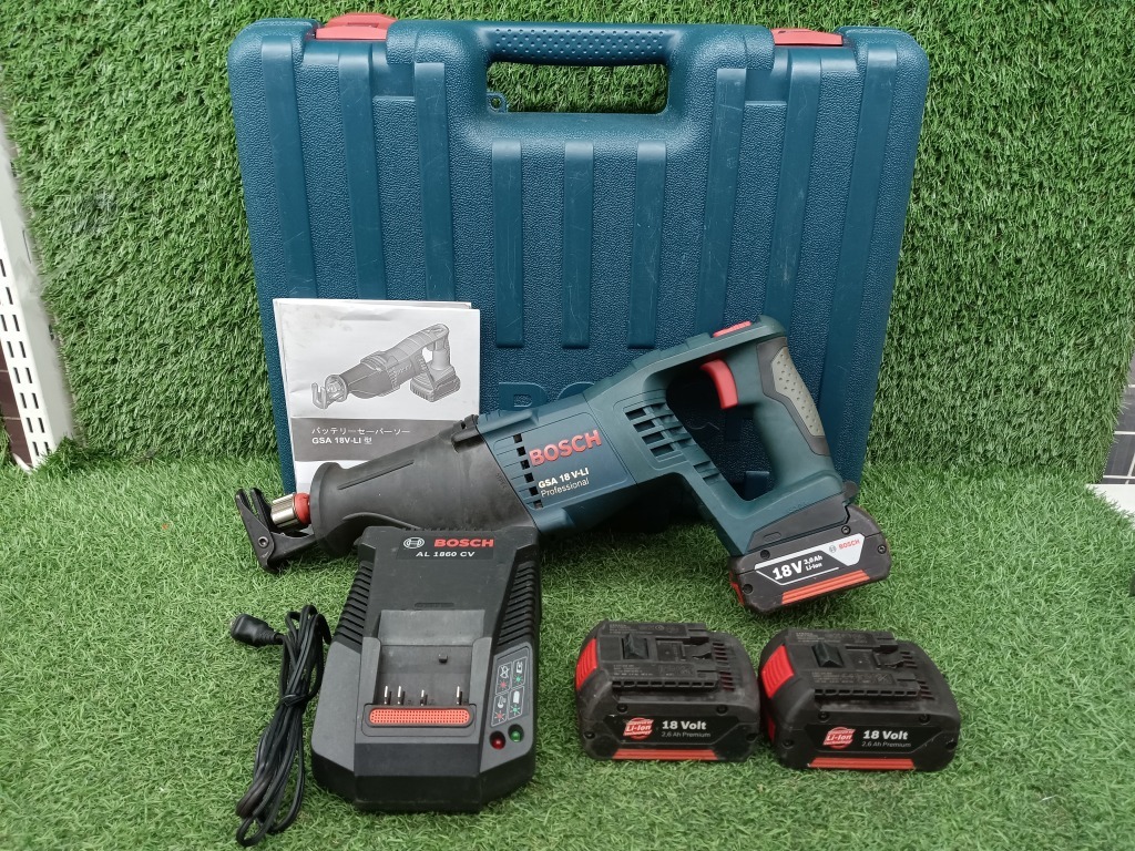 中古品 BOSCH ボッシュ 18V コードレスセーバーソー GSA18V-LI 2.6Ahバッテリー2個 + 3.0Ahバッテリー1個 + 充電器_画像1