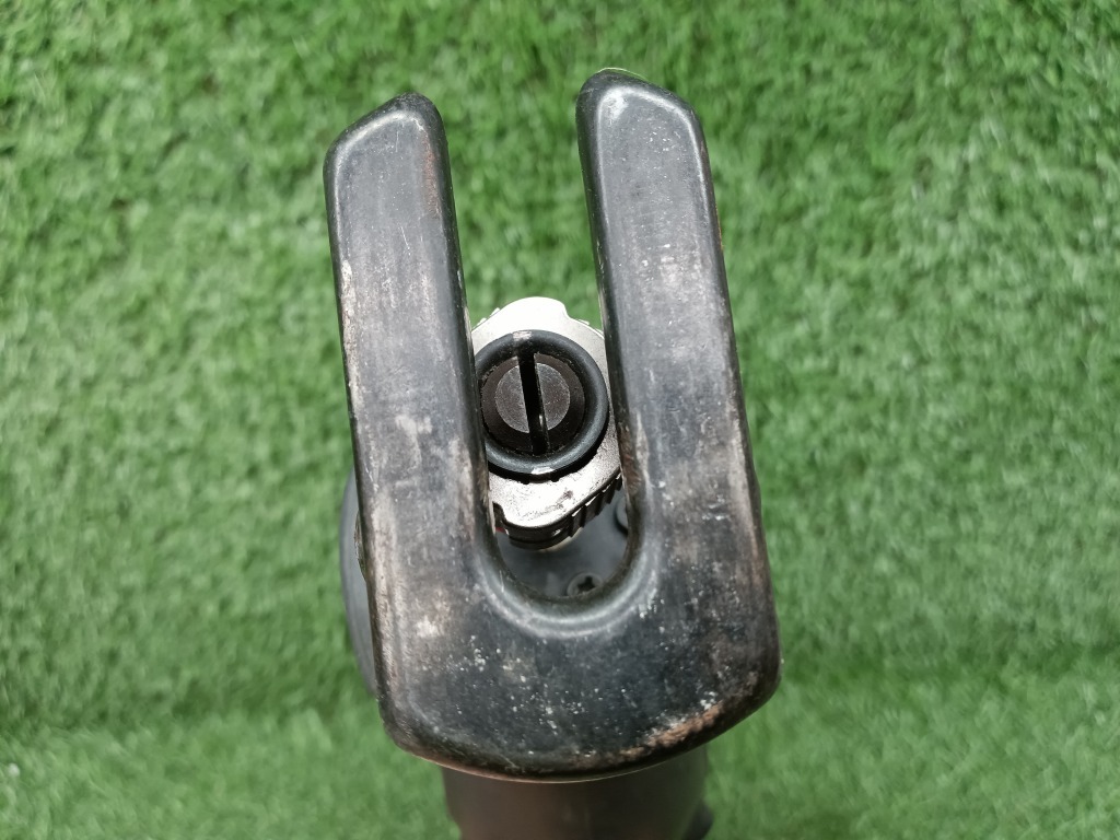 中古品 BOSCH ボッシュ 18V コードレスセーバーソー GSA18V-LI 2.6Ahバッテリー2個 + 3.0Ahバッテリー1個 + 充電器_画像5