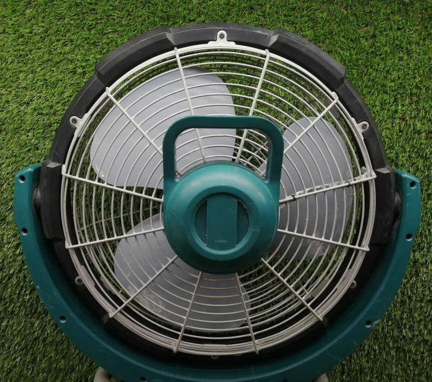 中古品 makita マキタ 18V/14.4V 充電式産業扇 扇風機 CF300DZ 本体のみ 異音有_画像9