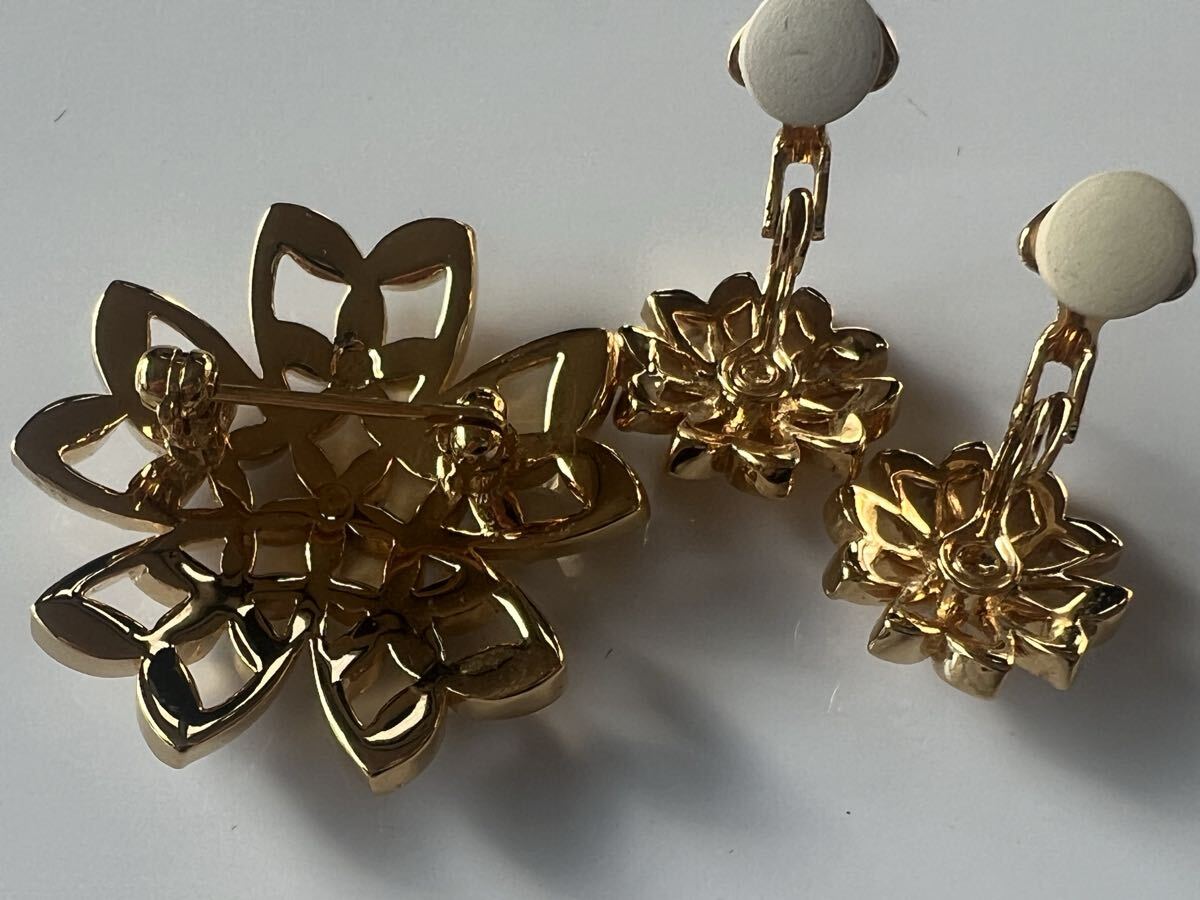 ☆スワロフスキー　マーク刻印　ブローチ&イヤリング_画像8