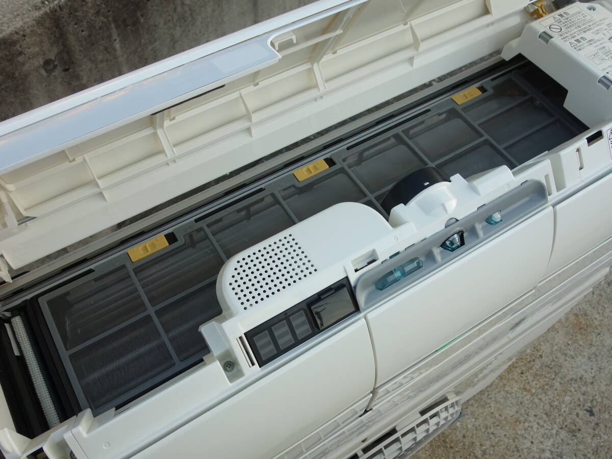 【中古】K▼日立 ルームエアコン 2018年 2.5kw ~10畳 白くまくん 凍結洗浄 くらしカメラAI搭載 自動掃除 RAS-XJ25H (33856)_画像4