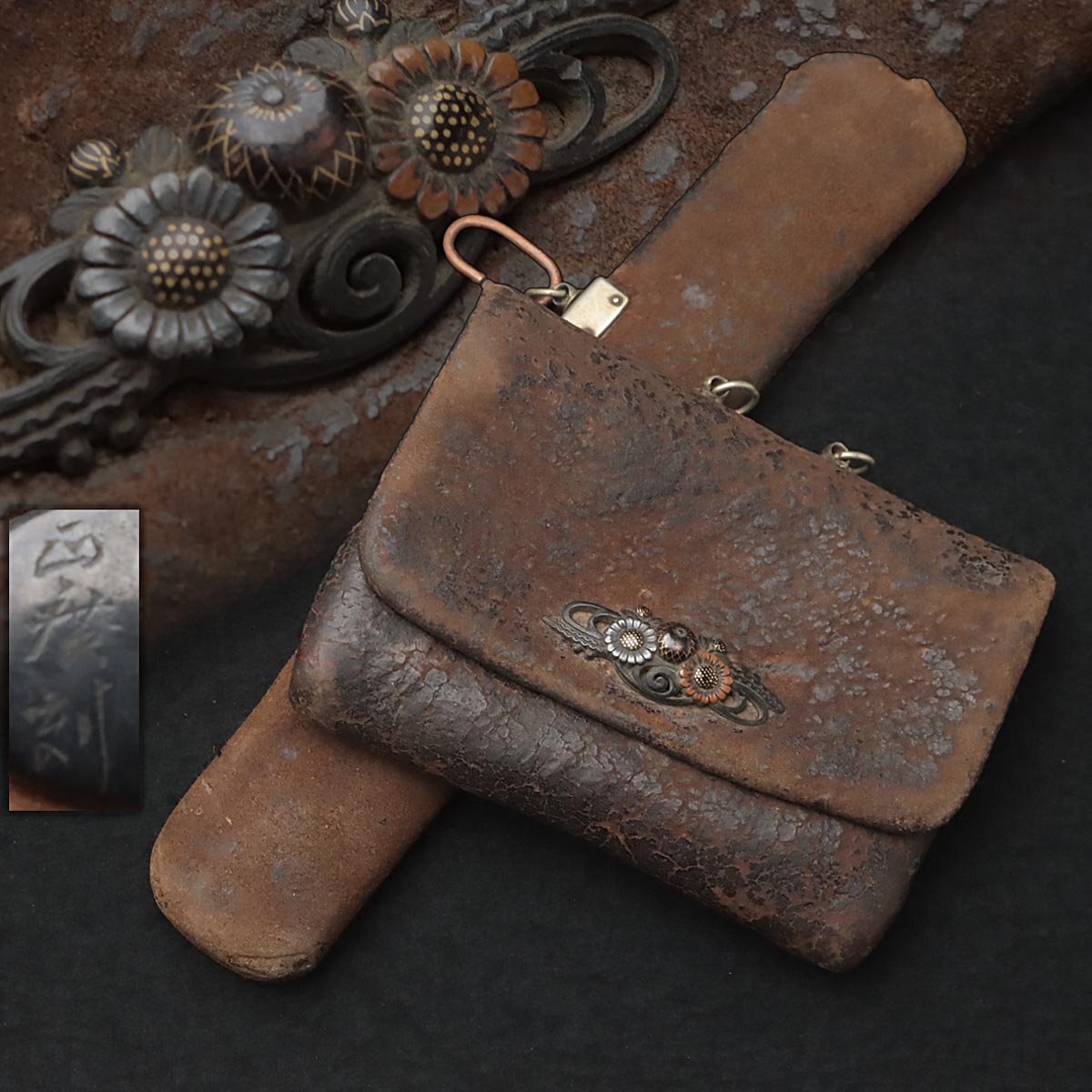 FD576 времена . предмет правильный .. 4 минут один золотой . обратная сторона сиденье медь металлы .. map передний металлические принадлежности олень кожаный дым . входить *. входить * сигареты входить курение . старый изобразительное искусство 