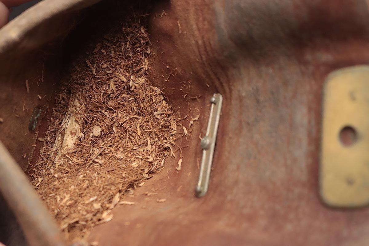 FD574 времена . предмет медь металлы серебряный ... невеста входить map передний металлические принадлежности кожаный дым . уплата .. есть /. дракон .. голова netsuke *. входить * поясница разница . сигареты входить курение . старый изобразительное искусство 