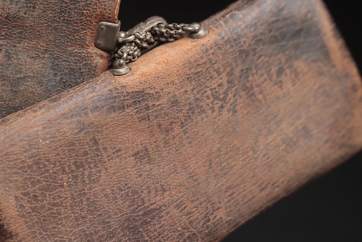 FD574 времена . предмет медь металлы серебряный ... невеста входить map передний металлические принадлежности кожаный дым . уплата .. есть /. дракон .. голова netsuke *. входить * поясница разница . сигареты входить курение . старый изобразительное искусство 