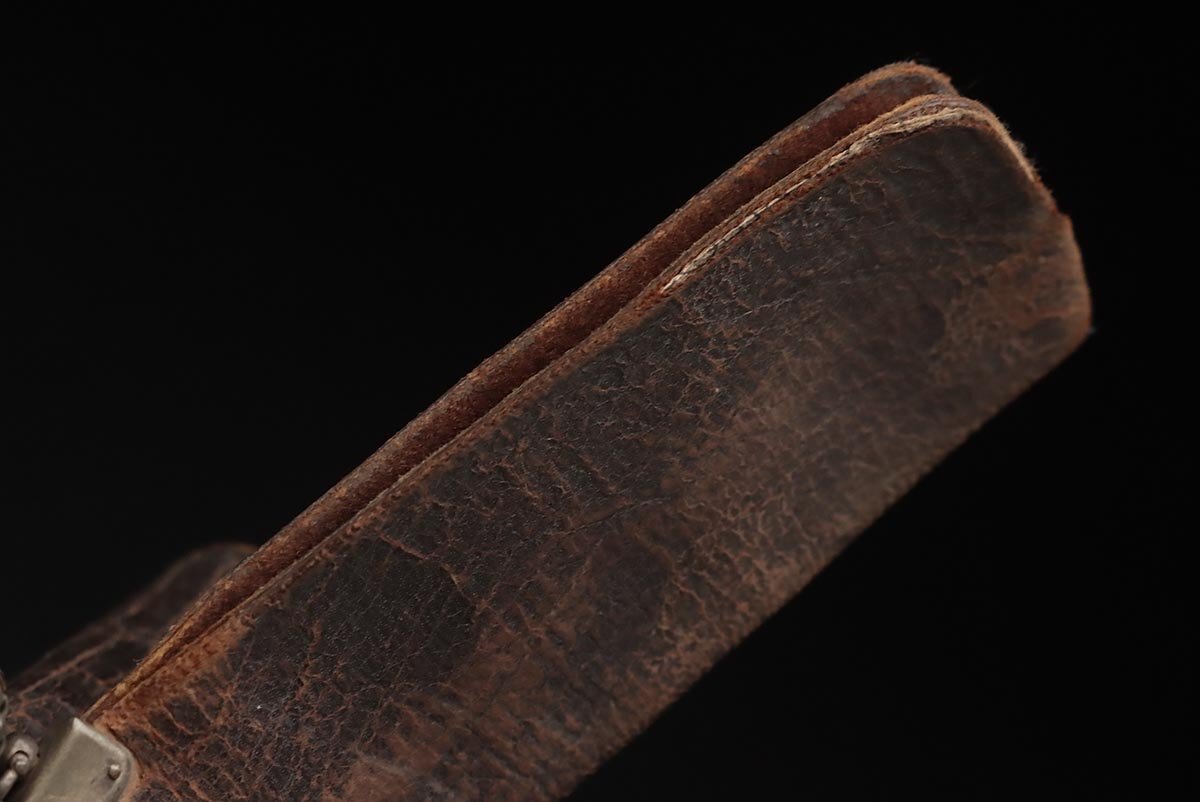 FD574 времена . предмет медь металлы серебряный ... невеста входить map передний металлические принадлежности кожаный дым . уплата .. есть /. дракон .. голова netsuke *. входить * поясница разница . сигареты входить курение . старый изобразительное искусство 