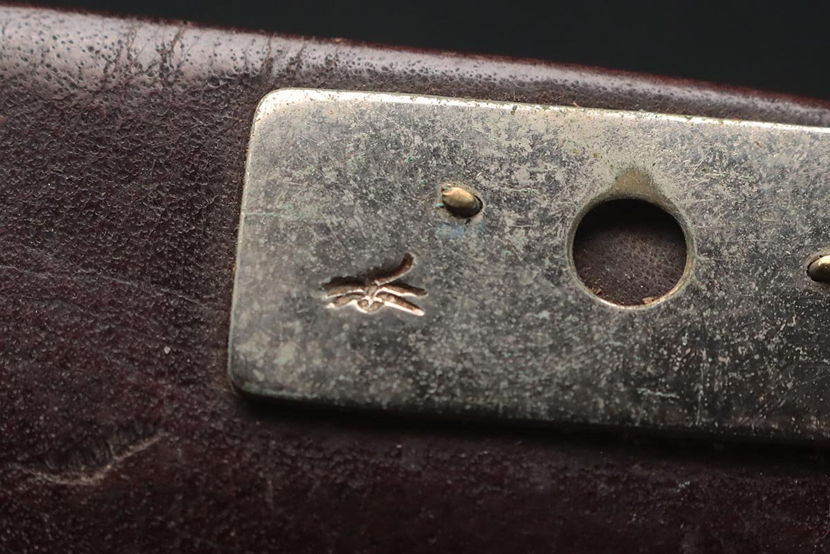 FD582 времена . предмет медь металлы цветная роспись . бабочка map передний металлические принадлежности кожаный дым . входить *. входить * поясница разница . сигареты входить курение ... предмет старый изобразительное искусство 