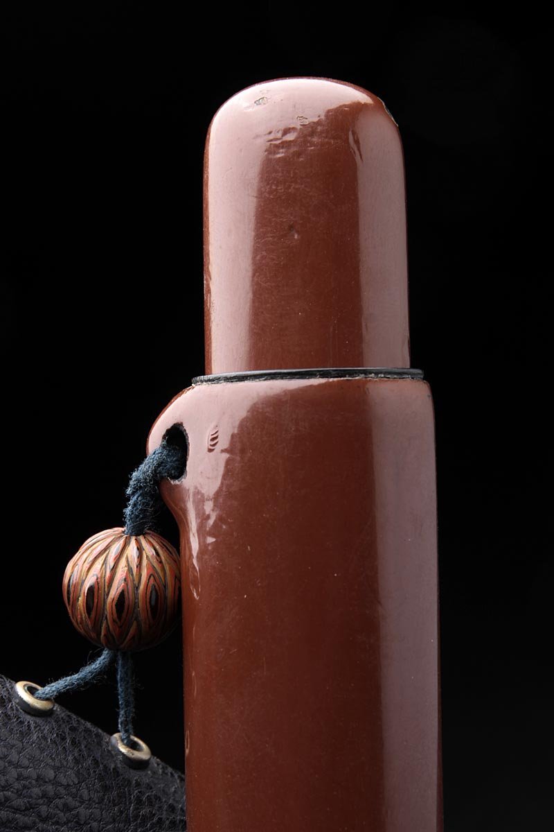 FD581 времена . предмет серебряный земля .. map передний металлические принадлежности кожаный дым . входить /.... шар / краска кисеру тубус *. входить * поясница разница . сигареты входить курение . старый изобразительное искусство 