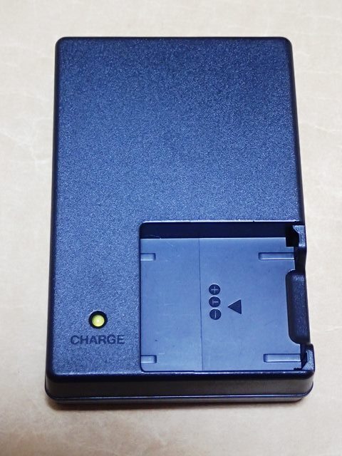 [ RICOH DB-100 と バッテリーチャージャー BJ-10 ]_画像4