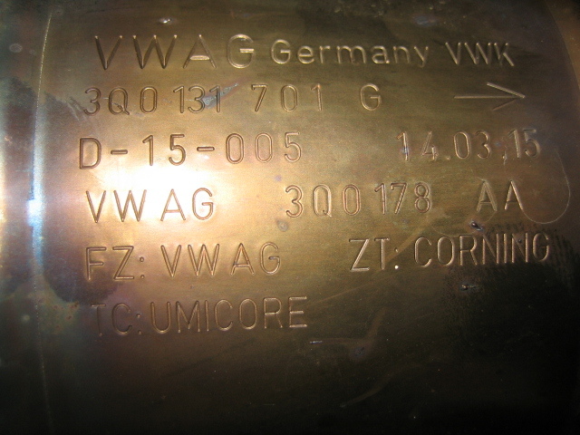 ☆2015年式VWパサート*型式DBA-3CCZE・触媒・ショクバイ　キャタライザー２個　カット☆_画像3