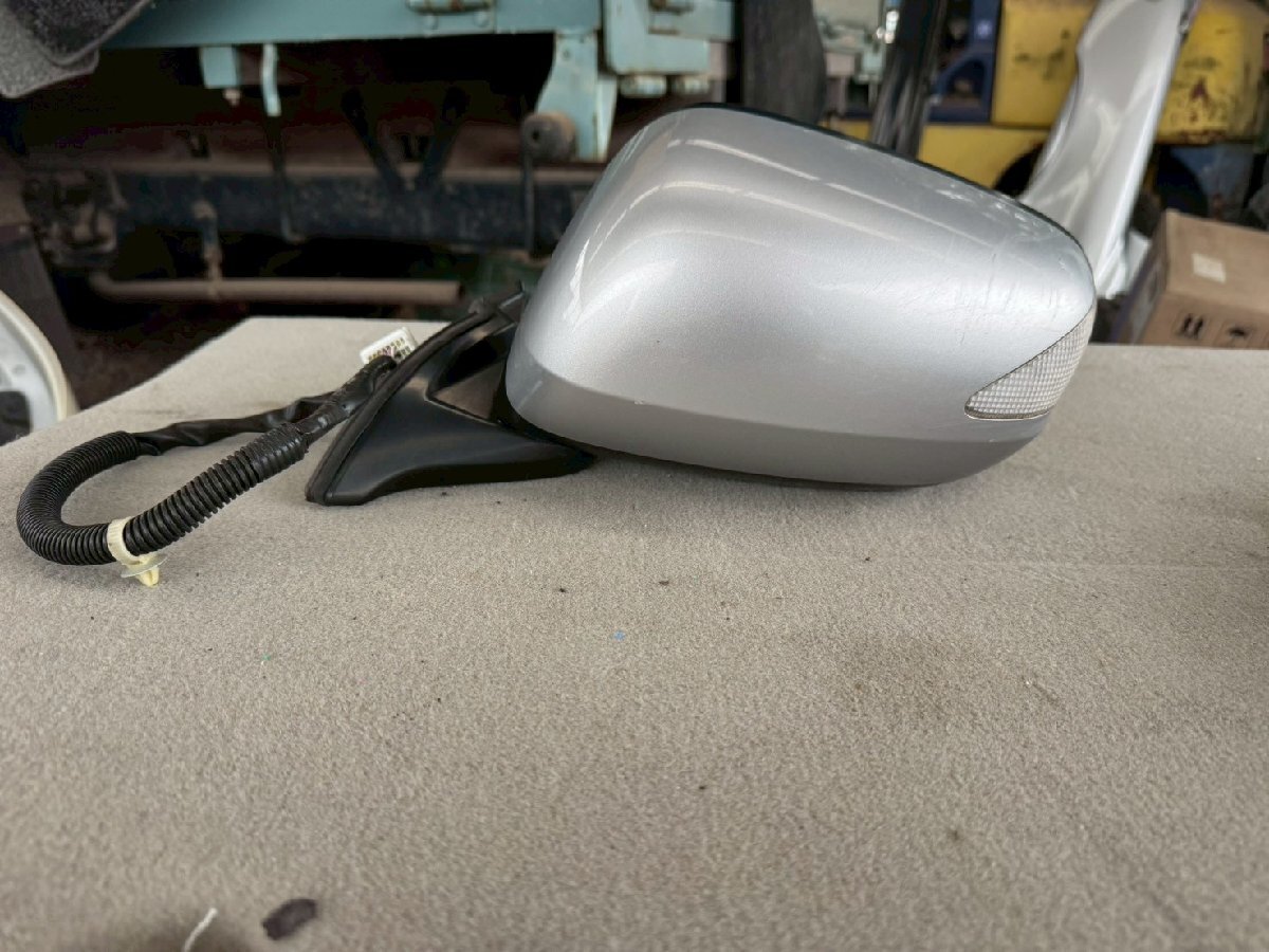 ホンダ フィット 中期 (GP1) 純正 左 ドアミラー ウィンカー 電格 7P 7ピン NH700M アラバスターシルバーメタリック b9734-gyr80_画像1