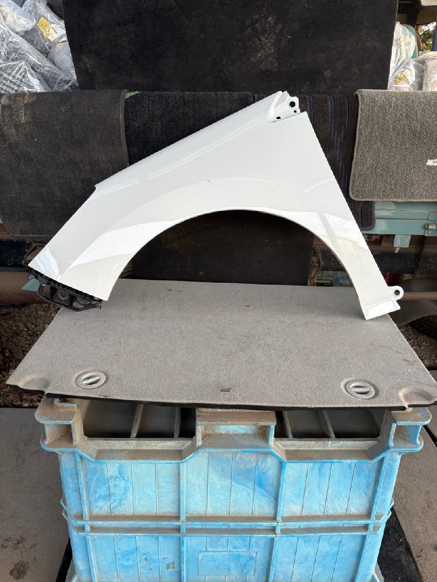 プジョー 308 後期 (T7W5F02) 純正 左 フェンダー 9656738580 EWPB ビアンカホワイト b9869-gyr300_画像1