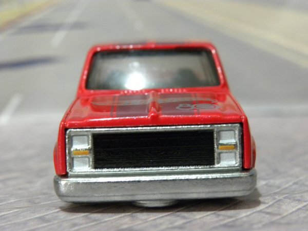 即決☆☆'83 Chevy Silverado シェビー シルバラード ホットウィール ルース マテル 80周年限定モデル メタルシャーシ_画像2