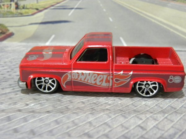 即決☆☆'83 Chevy Silverado シェビー シルバラード ホットウィール ルース マテル 80周年限定モデル メタルシャーシ_画像3