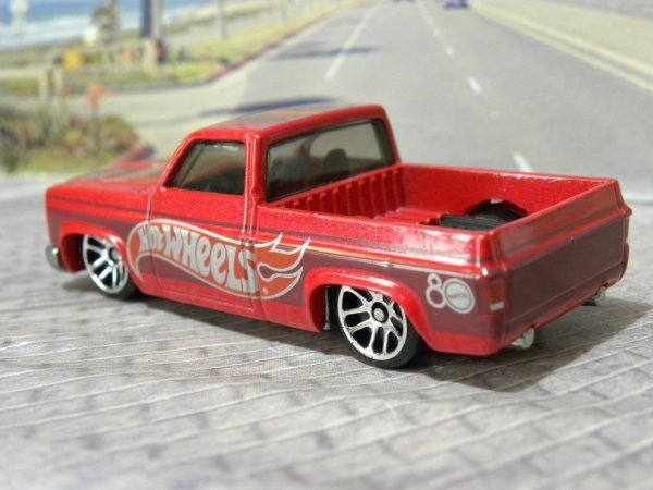即決☆☆'83 Chevy Silverado シェビー シルバラード ホットウィール ルース マテル 80周年限定モデル メタルシャーシ_画像4
