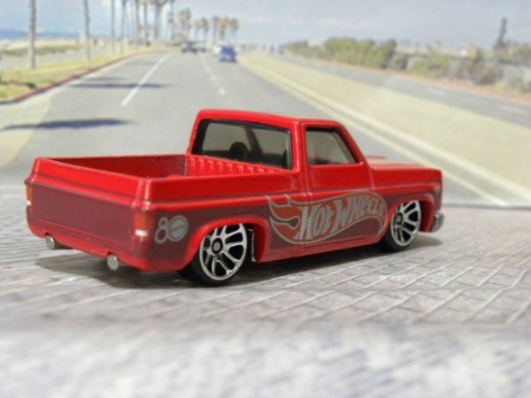 即決☆☆'83 Chevy Silverado シェビー シルバラード ホットウィール ルース マテル 80周年限定モデル メタルシャーシ_画像6