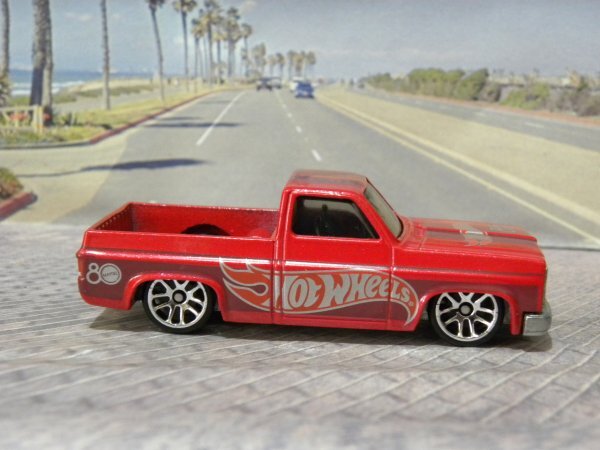 即決☆☆'83 Chevy Silverado シェビー シルバラード ホットウィール ルース マテル 80周年限定モデル メタルシャーシ_画像8