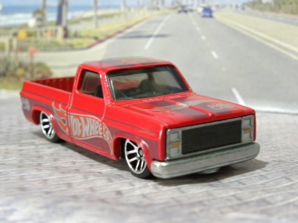 即決☆☆'83 Chevy Silverado シェビー シルバラード ホットウィール ルース マテル 80周年限定モデル メタルシャーシ_画像9