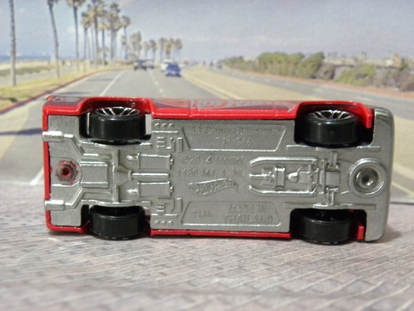 即決☆☆'83 Chevy Silverado シェビー シルバラード ホットウィール ルース マテル 80周年限定モデル メタルシャーシ_画像10