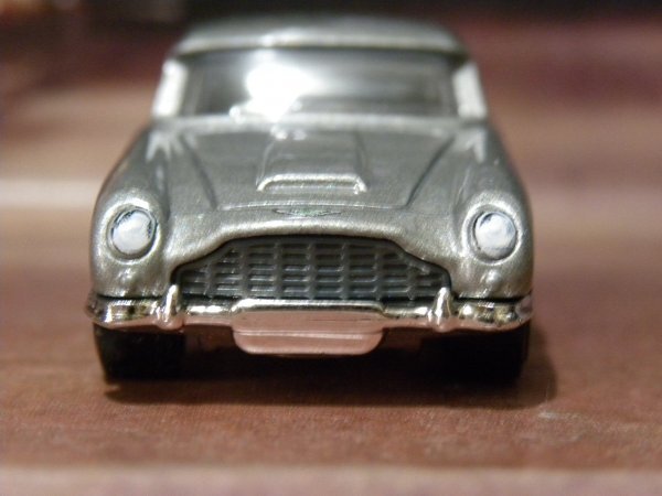 即決☆☆ルース　アストン　マーチン DB5 ASTON MARTIN 　ワイルドスピード 007 ホットウィール Hot Wheels_画像2