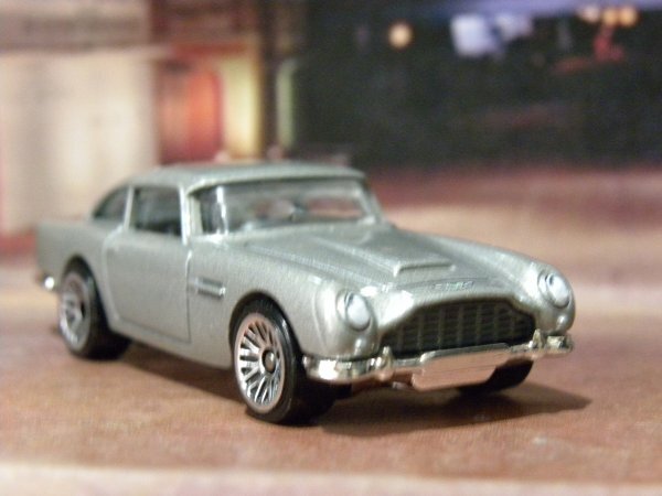 即決☆☆ルース　アストン　マーチン DB5 ASTON MARTIN 　ワイルドスピード 007 ホットウィール Hot Wheels_画像3