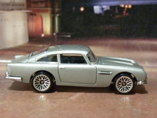 即決☆☆ルース　アストン　マーチン DB5 ASTON MARTIN 　ワイルドスピード 007 ホットウィール Hot Wheels_画像4