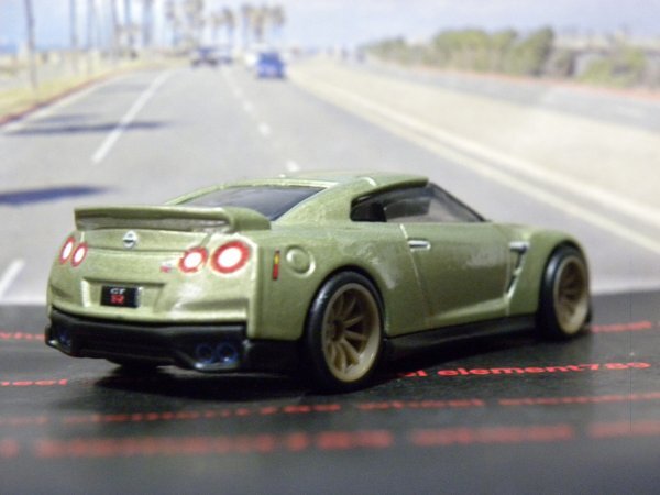 即決☆☆NISSAN GT-R (R35) ニッサン GT-R R35 ホットウィール ルース プレミアムモデル メタルシャーシ_画像6