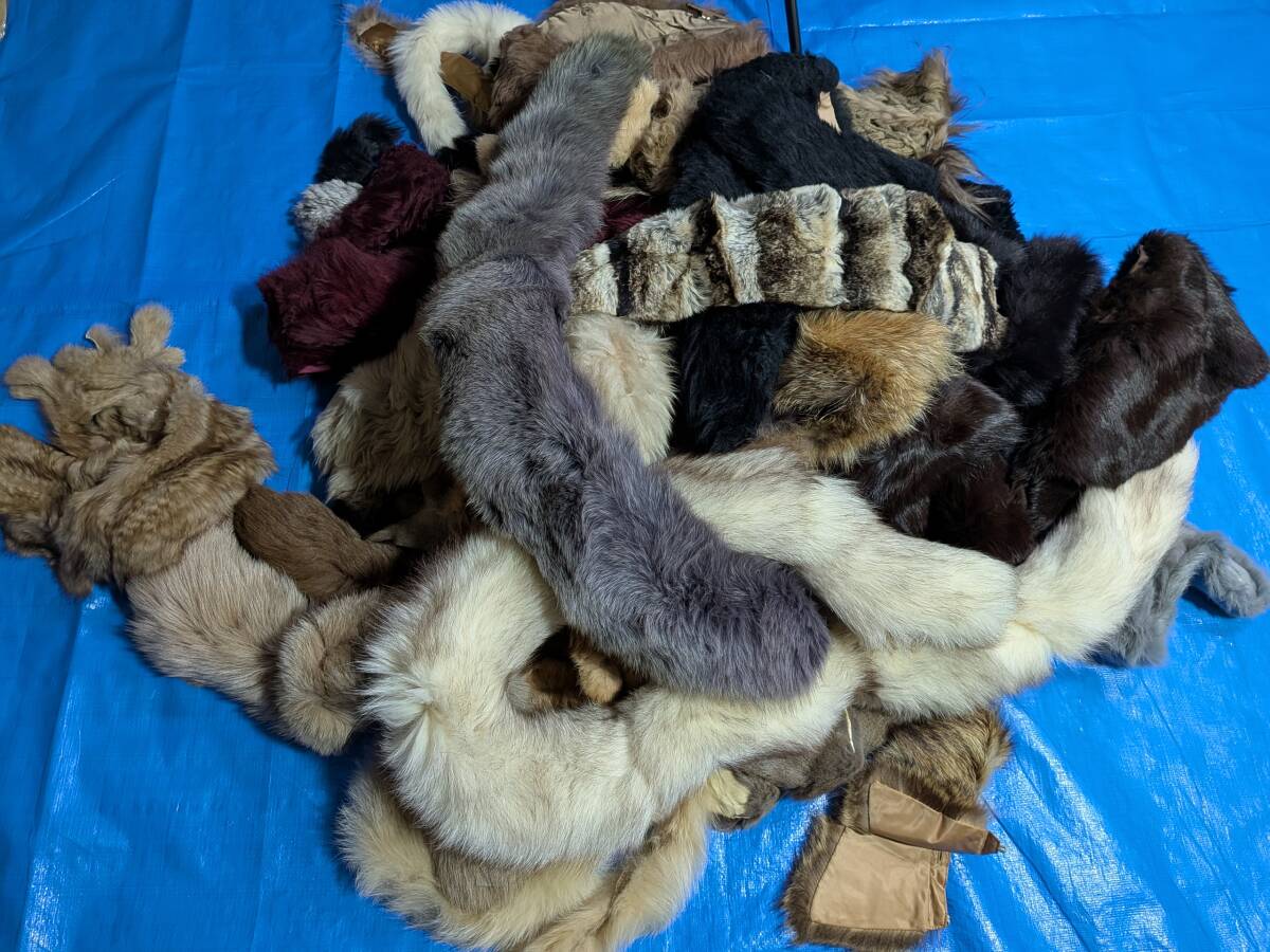 【No-31】■1円~売り切り■毛皮の卸売り■フリマ出品■リアルファー■マフラー・ショール(材料用含)等小物■複数点セット_画像1