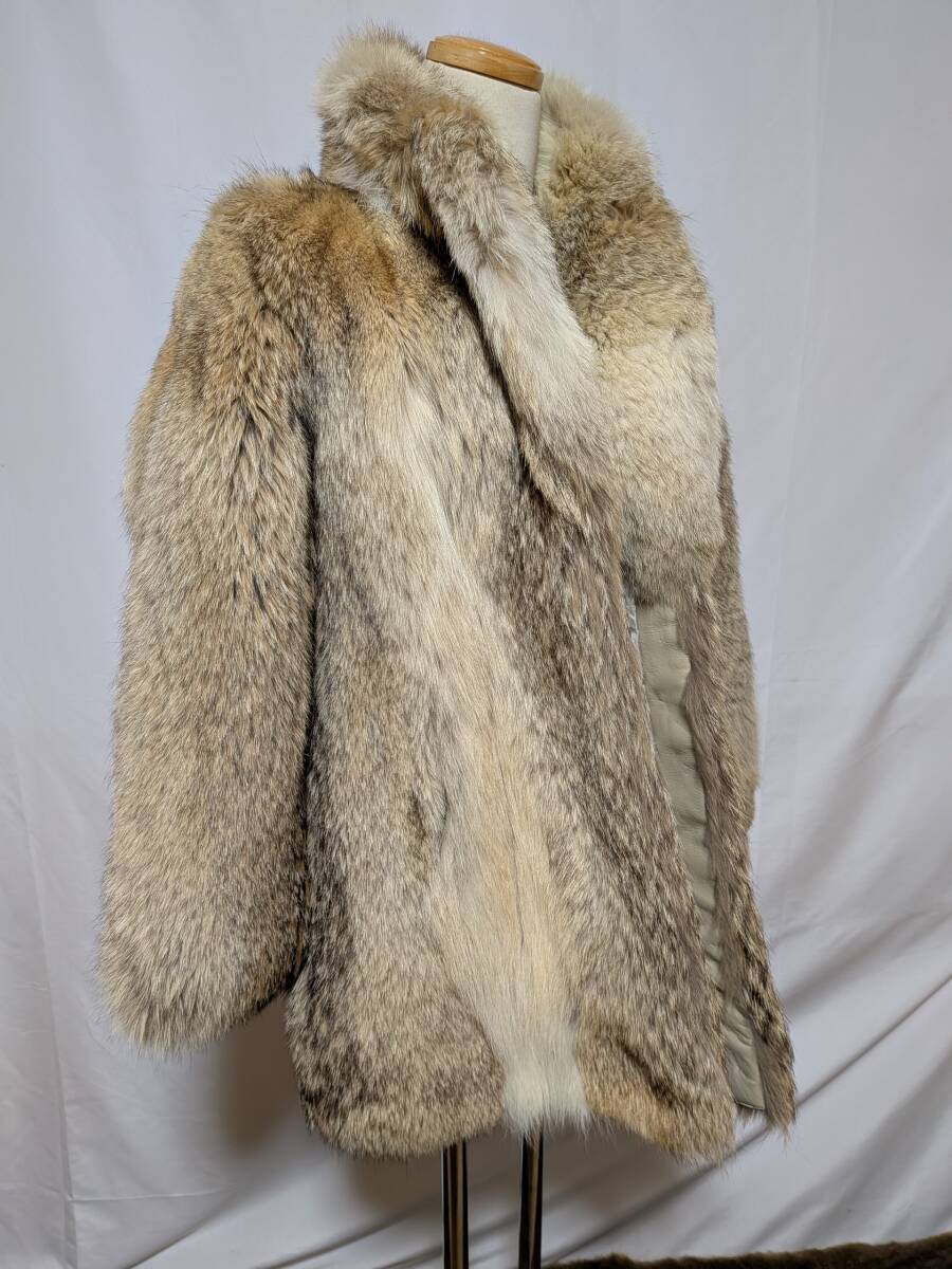 【11K-11】◆コヨーテ◆ハーフ丈◆高級毛皮コート_画像2