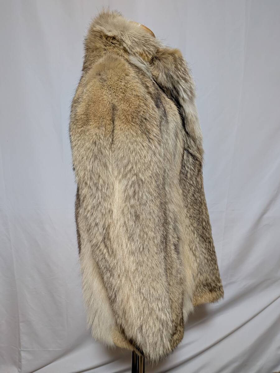 【11K-11】◆コヨーテ◆ハーフ丈◆高級毛皮コート_画像3