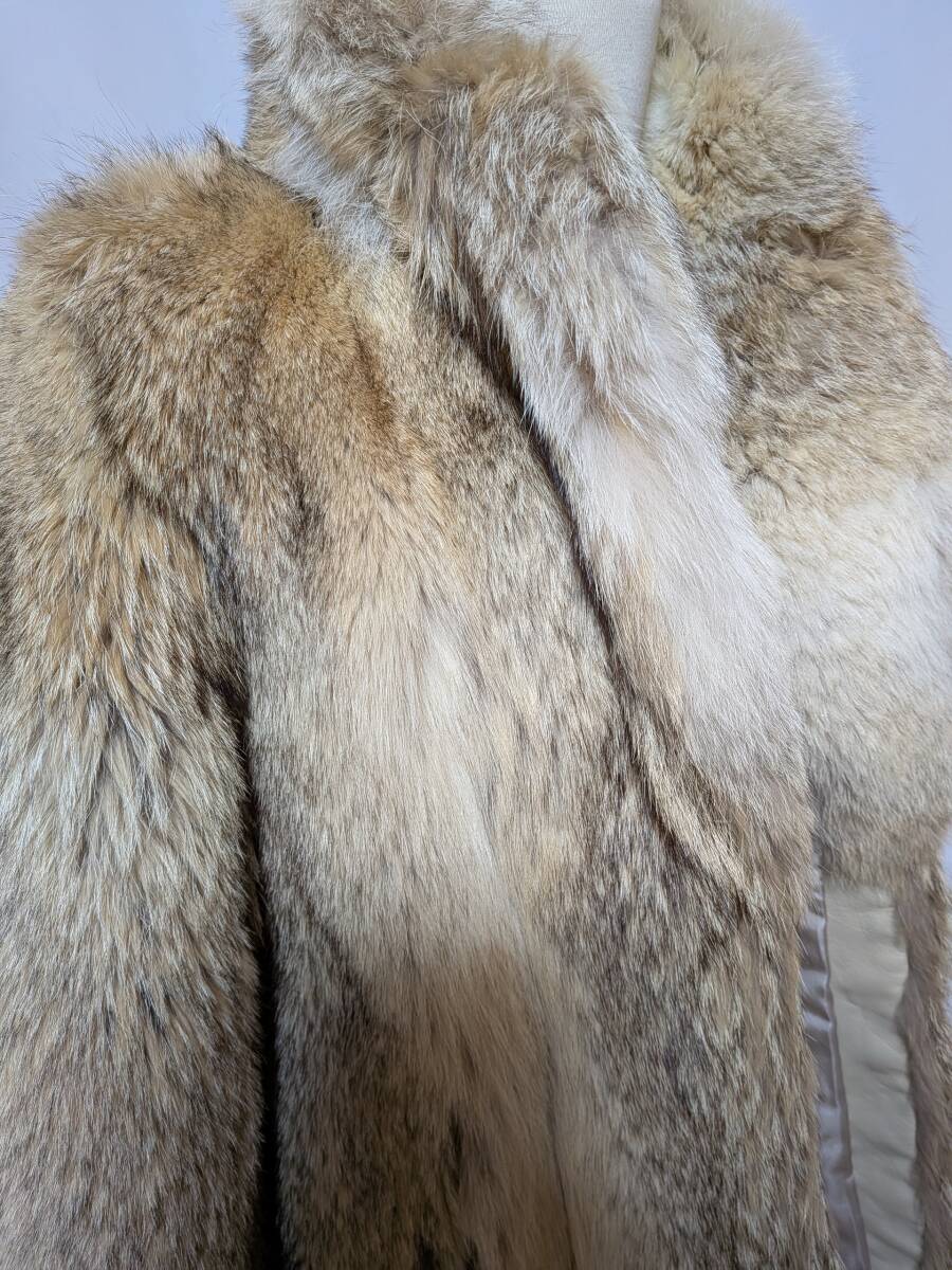 【11K-11】◆コヨーテ◆ハーフ丈◆高級毛皮コート_画像6