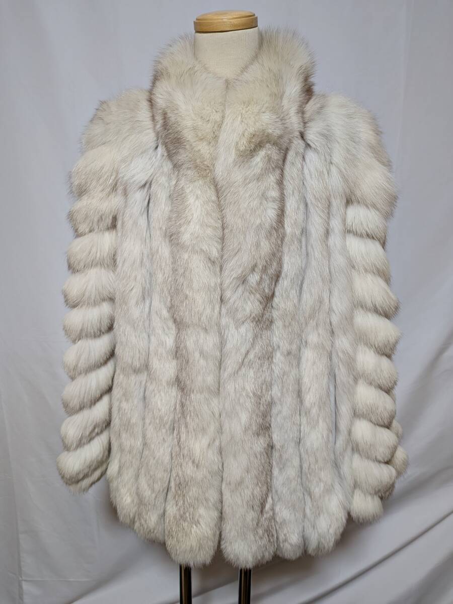 【11K-75】ボリューム袖！ブルーフォックス リアルファーコート★段々デザイン_画像1