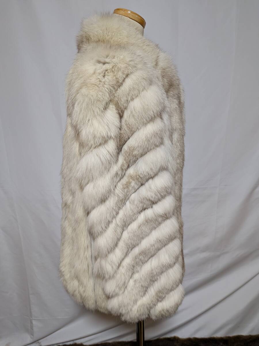 【11K-75】ボリューム袖！ブルーフォックス リアルファーコート★段々デザイン_画像3