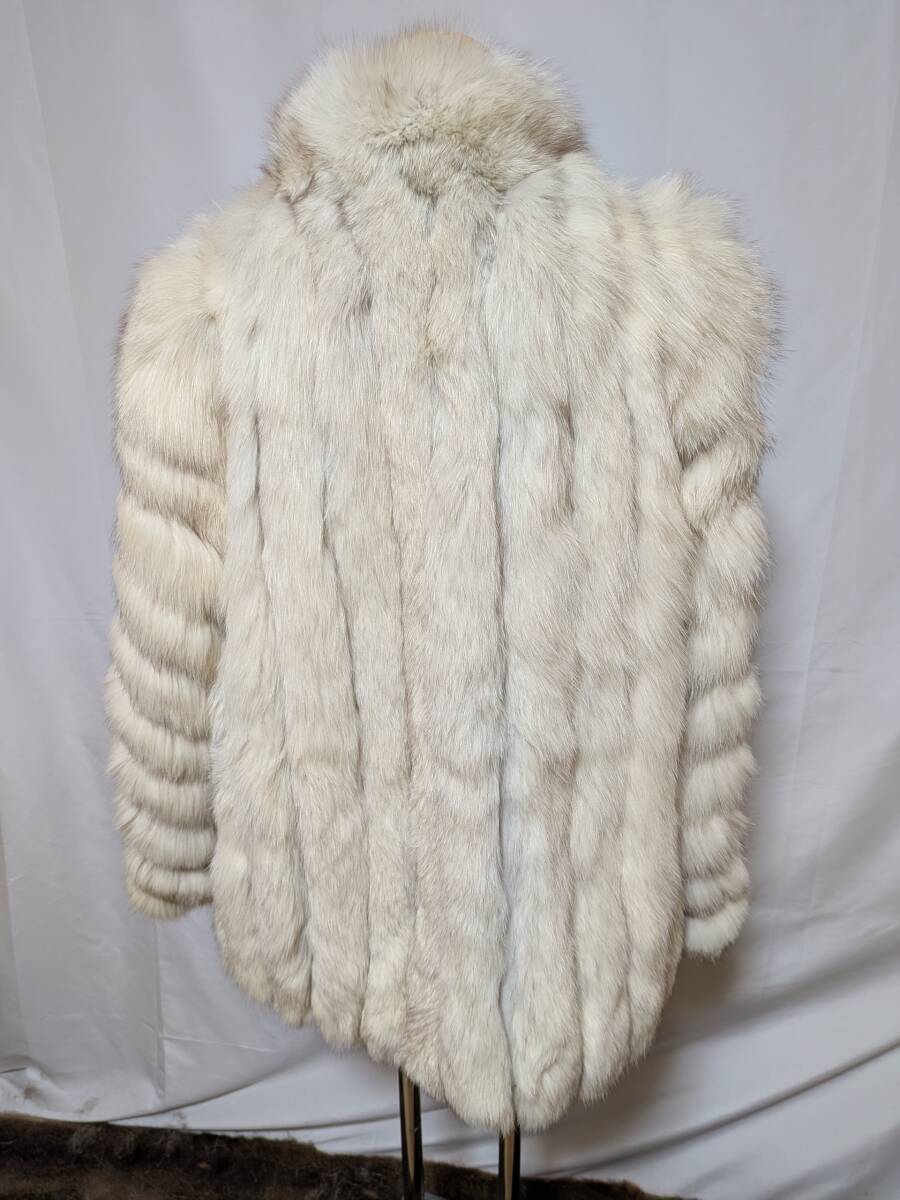【11K-75】ボリューム袖！ブルーフォックス リアルファーコート★段々デザイン_画像4