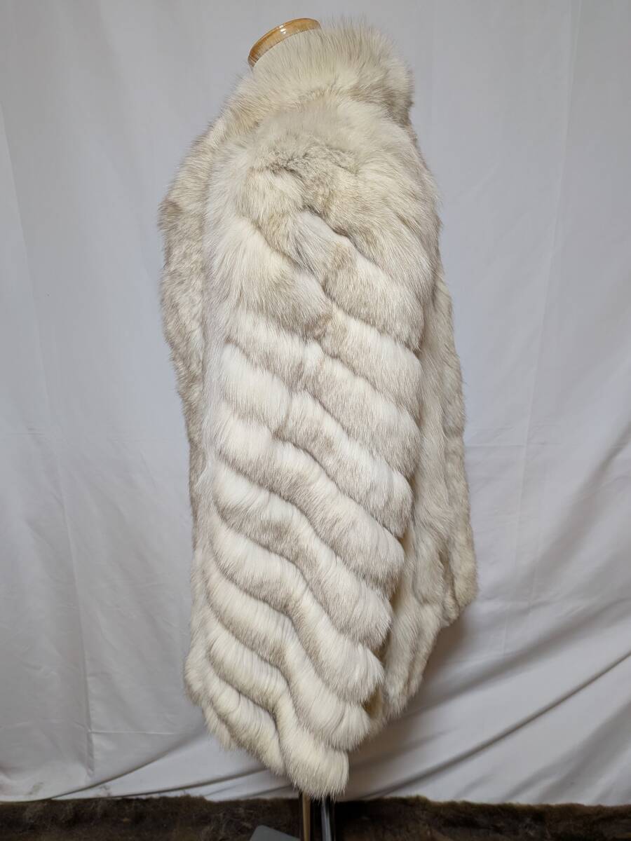 【11K-75】ボリューム袖！ブルーフォックス リアルファーコート★段々デザイン_画像5