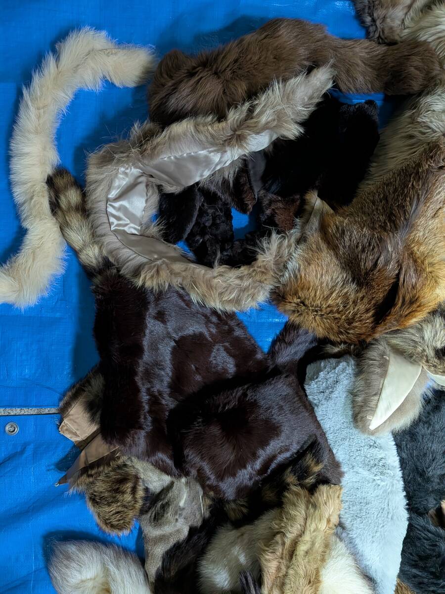 【No-31】■1円~売り切り■毛皮の卸売り■フリマ出品■リアルファー■マフラー・ショール(材料用含)等小物■複数点セット_画像2