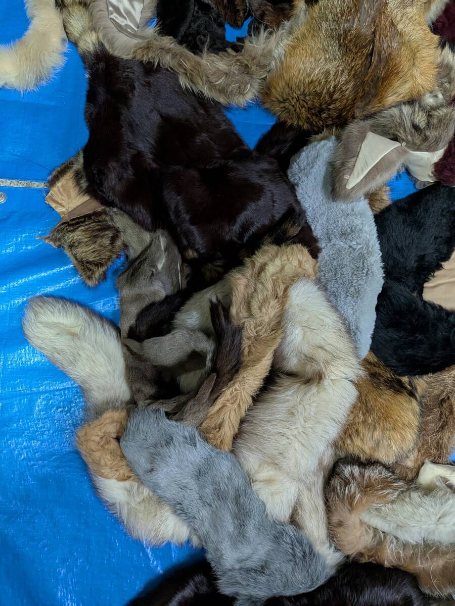 【No-31】■1円~売り切り■毛皮の卸売り■フリマ出品■リアルファー■マフラー・ショール(材料用含)等小物■複数点セット_画像3