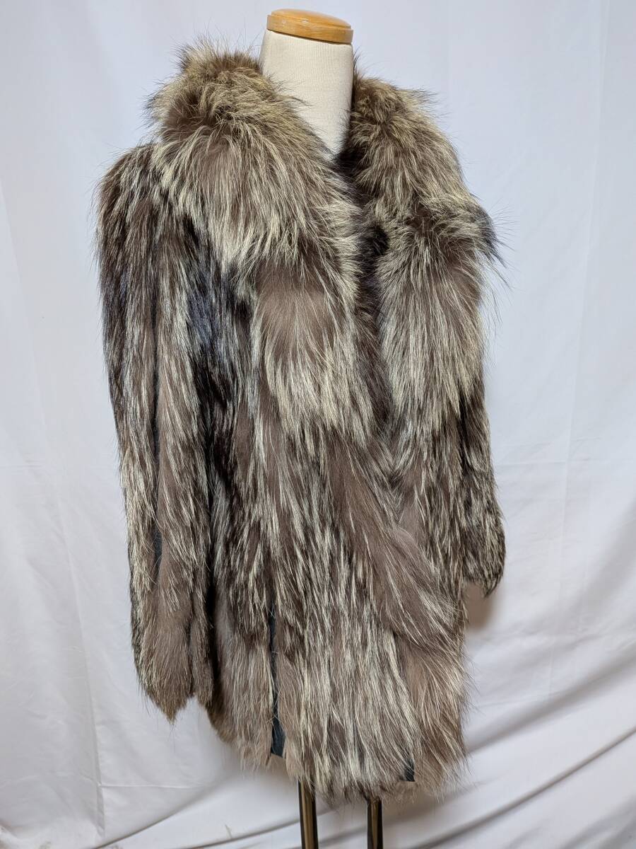 【11K-3】煌めく毛並み◆シルバーフォックス◆リアルファーコート◆圧倒的な存在感と気品_画像2