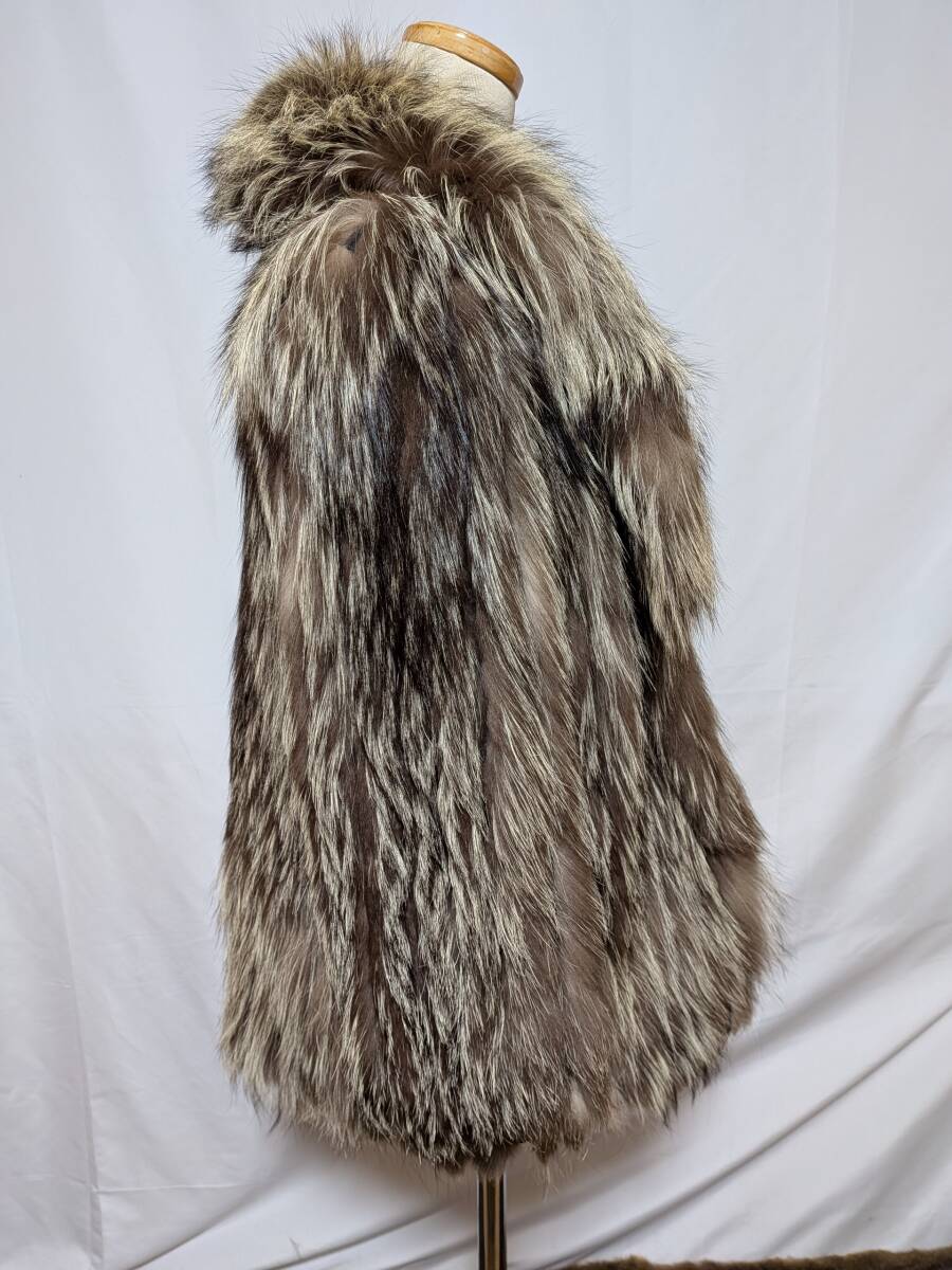 【11K-3】煌めく毛並み◆シルバーフォックス◆リアルファーコート◆圧倒的な存在感と気品_画像3