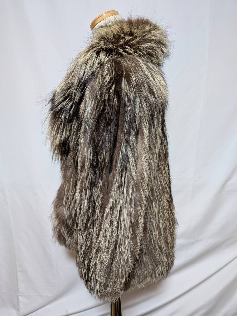 【11K-3】煌めく毛並み◆シルバーフォックス◆リアルファーコート◆圧倒的な存在感と気品_画像5