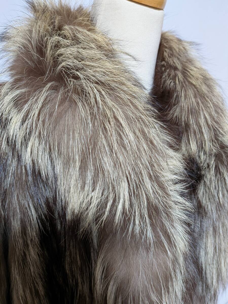 【11K-3】煌めく毛並み◆シルバーフォックス◆リアルファーコート◆圧倒的な存在感と気品_画像6