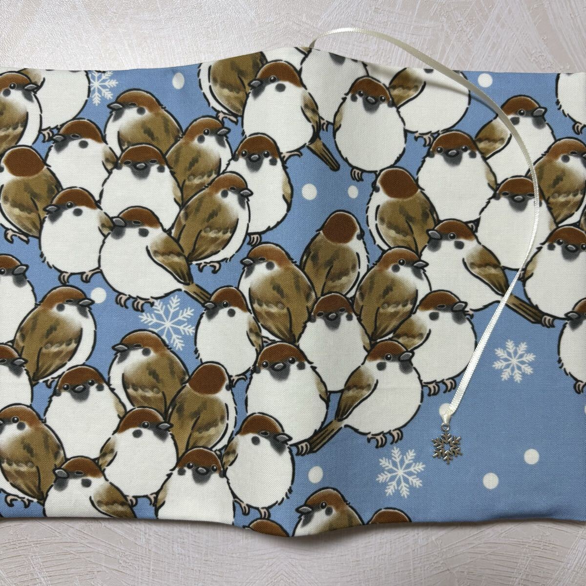 【単行本ブックカバー】冬スズメ×雪の結晶チャーム_画像2