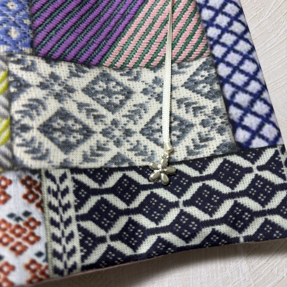 【文庫本ブックカバー】こぎん刺しプリント×花チャーム_画像4