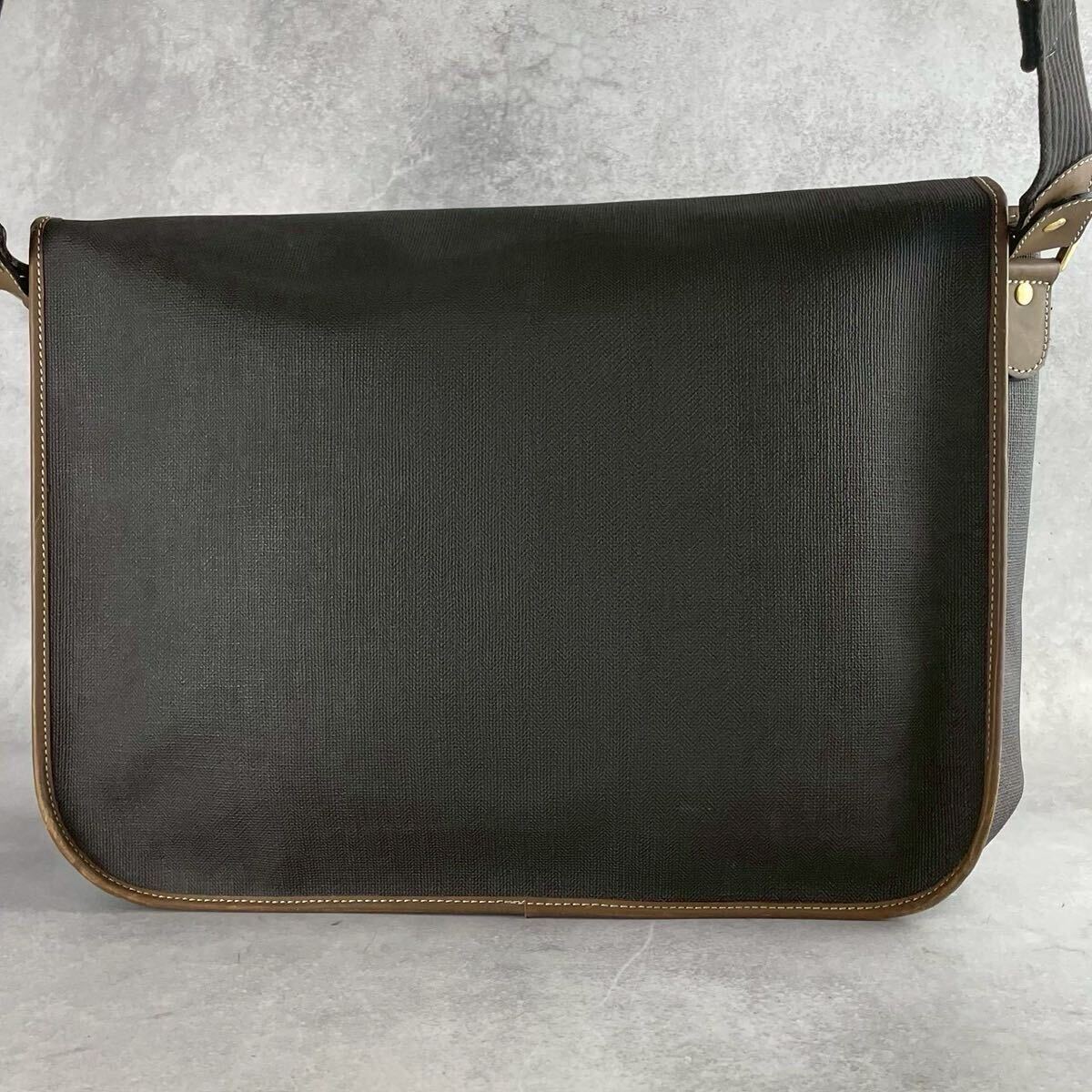 A4 dunhill ダンヒル メッセンジャーバッグ ショルダーバッグ グレー レザー 本革 斜めがけ クロスボディ フラップ メンズ 大容量_画像3