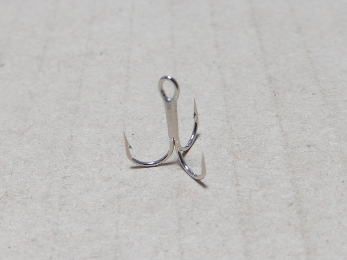 即決 日本製 トリプルフック トレブル #8 50本セット 50本 3本針 バーブあり トレブルフック ※ケースは撮影用_画像3