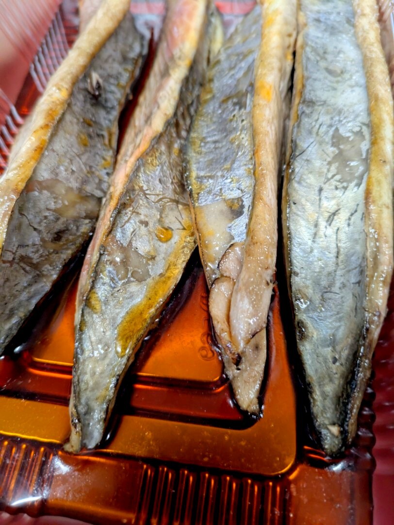 ★お家でご馳走・越後産の脂ソーダカツオを焼き霜作りにして旨味ダシに漬けました。届いた日はヅケ丼でご堪能ください!_画像1