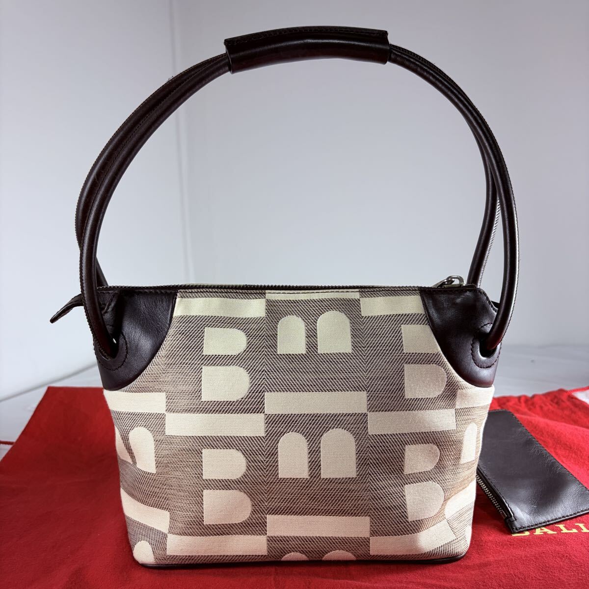 1円【 未使用級 】 バリー BALLY ハンドバッグ Bロゴ 総柄 レザー 本革 キャンバス ビジネス レディース_画像2