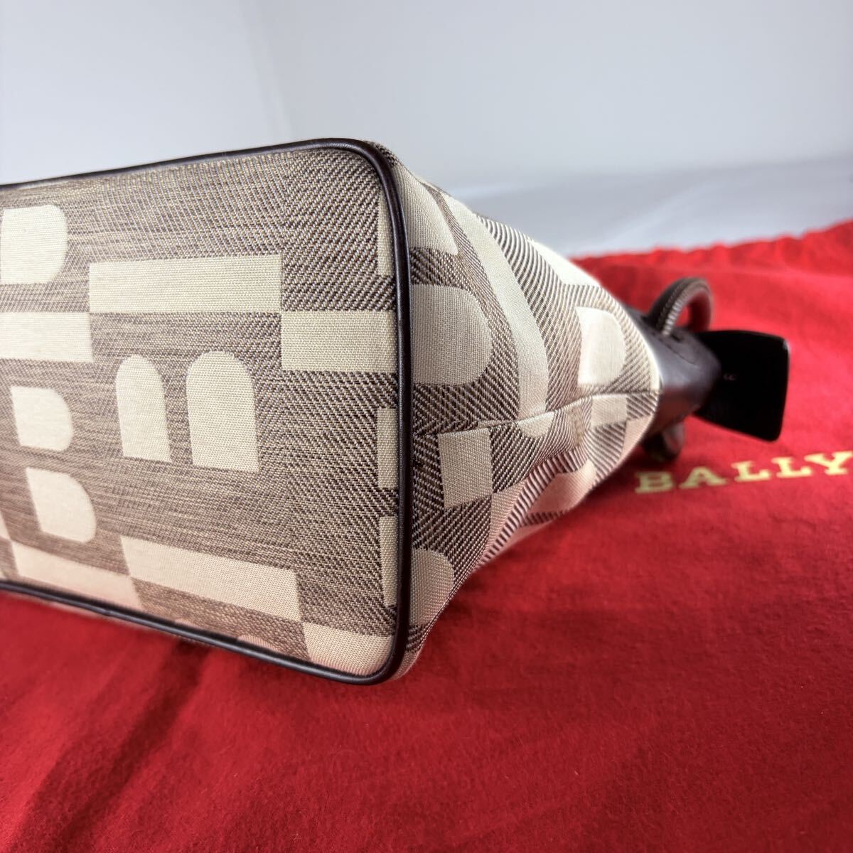 1円【 未使用級 】 バリー BALLY ハンドバッグ Bロゴ 総柄 レザー 本革 キャンバス ビジネス レディース_画像4
