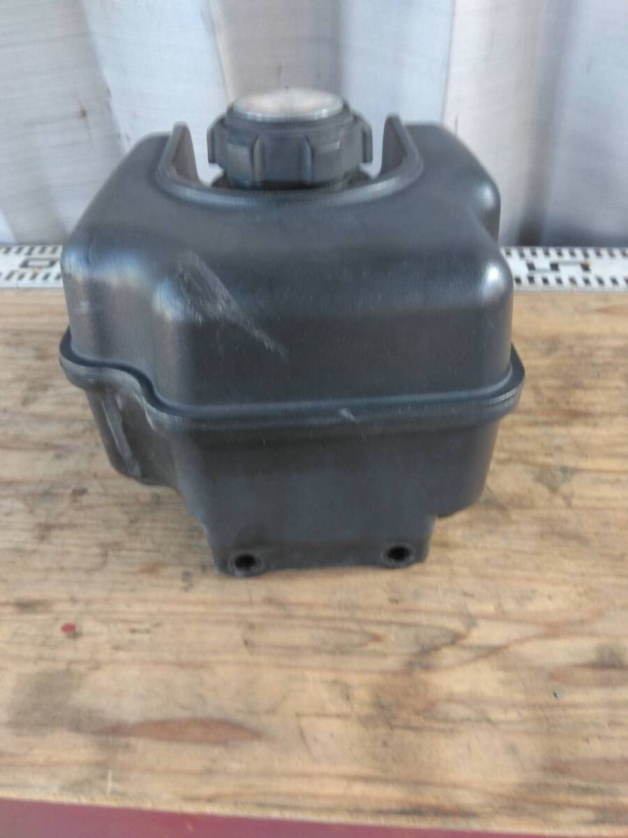 ヤナセ 除雪機パーツ 燃料タンク ※商品説明必ずお読みください_画像2