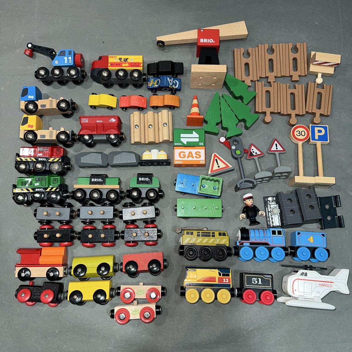 木製おもちゃ まとめ売り BRIO ブリオ ラーニングカーブ イケヤ 電車 トラック 車 トーマス ディーゼル レベッカ ハロルド など (80size_画像1